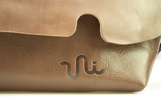 メッセンジャーバッグ (M)/BROWN-FAS