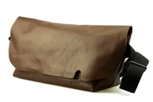 メッセンジャーバッグ (M)/BROWN-FAS