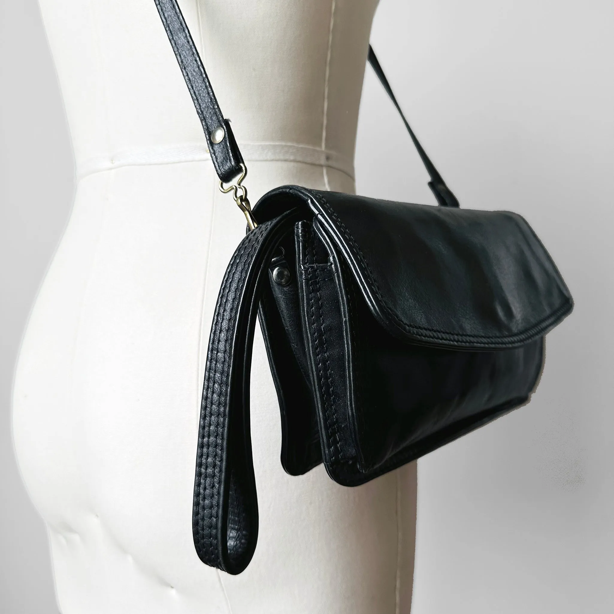 1990s Black Butter Soft Leather Travel Organizer Wallet Crossbody Wristlet Bag Purse