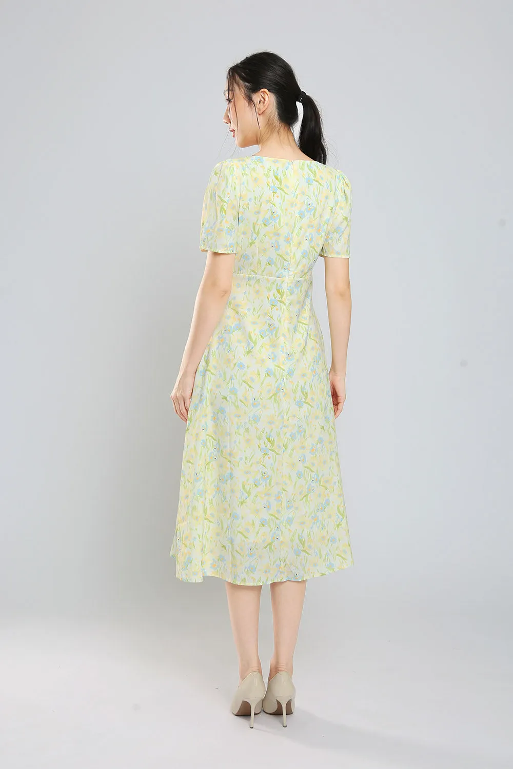 Belunna Maxi Dress in Light Yellow Floral