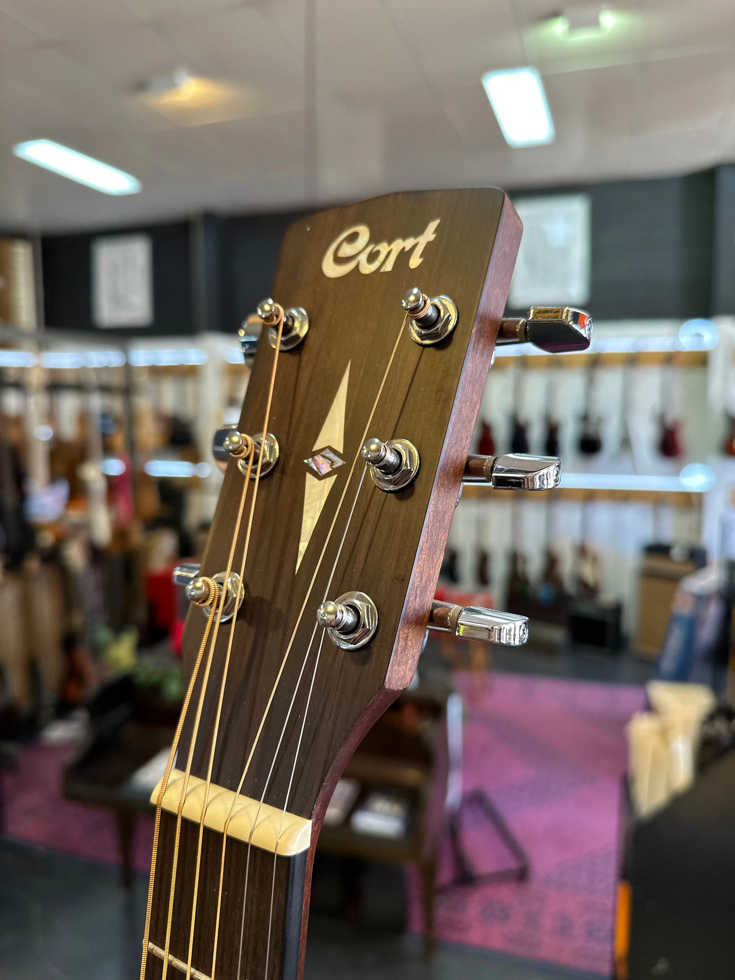 Cort | MR500E | Solid Top | Cutaway | with Pickup