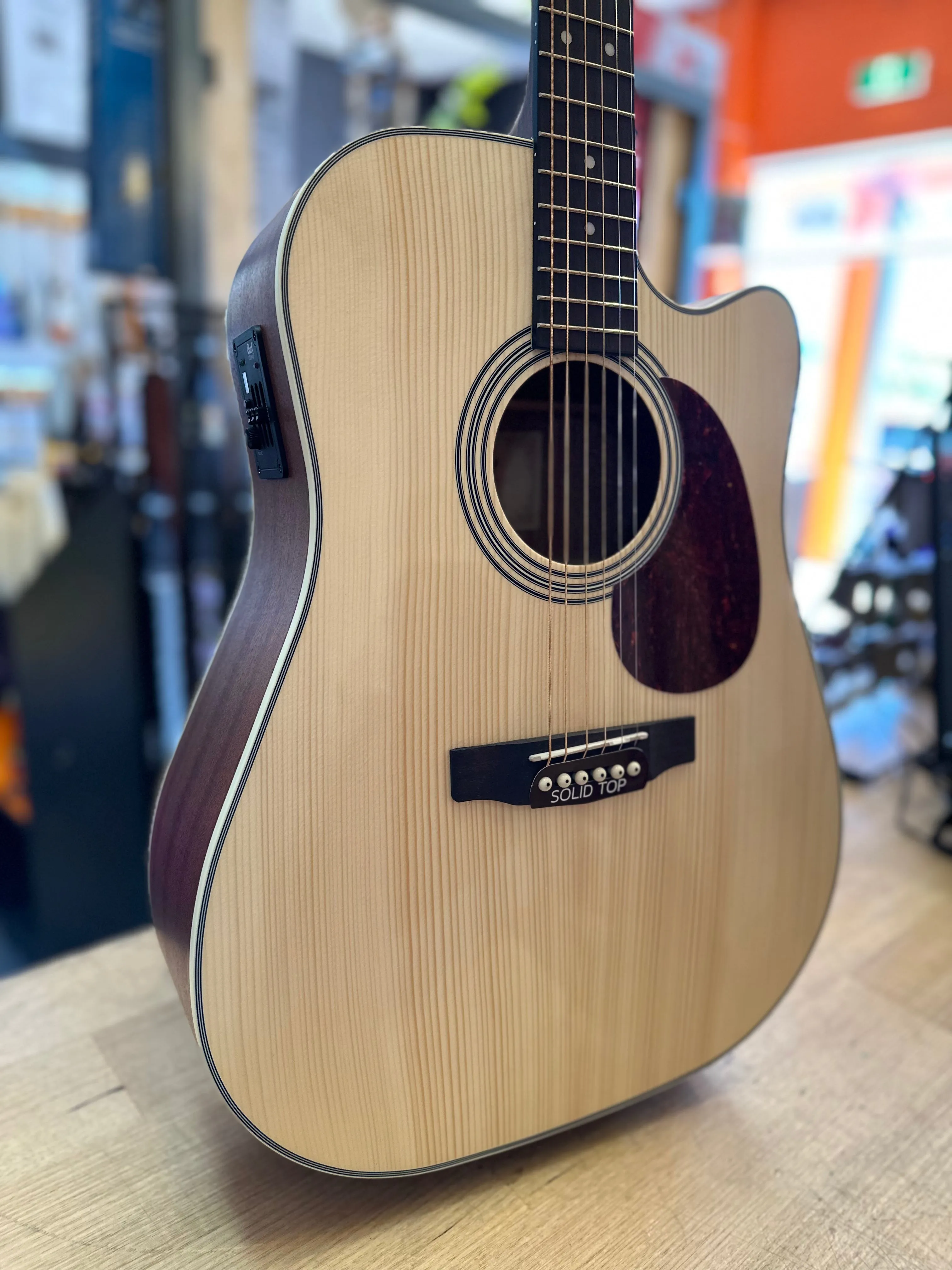 Cort | MR500E | Solid Top | Cutaway | with Pickup