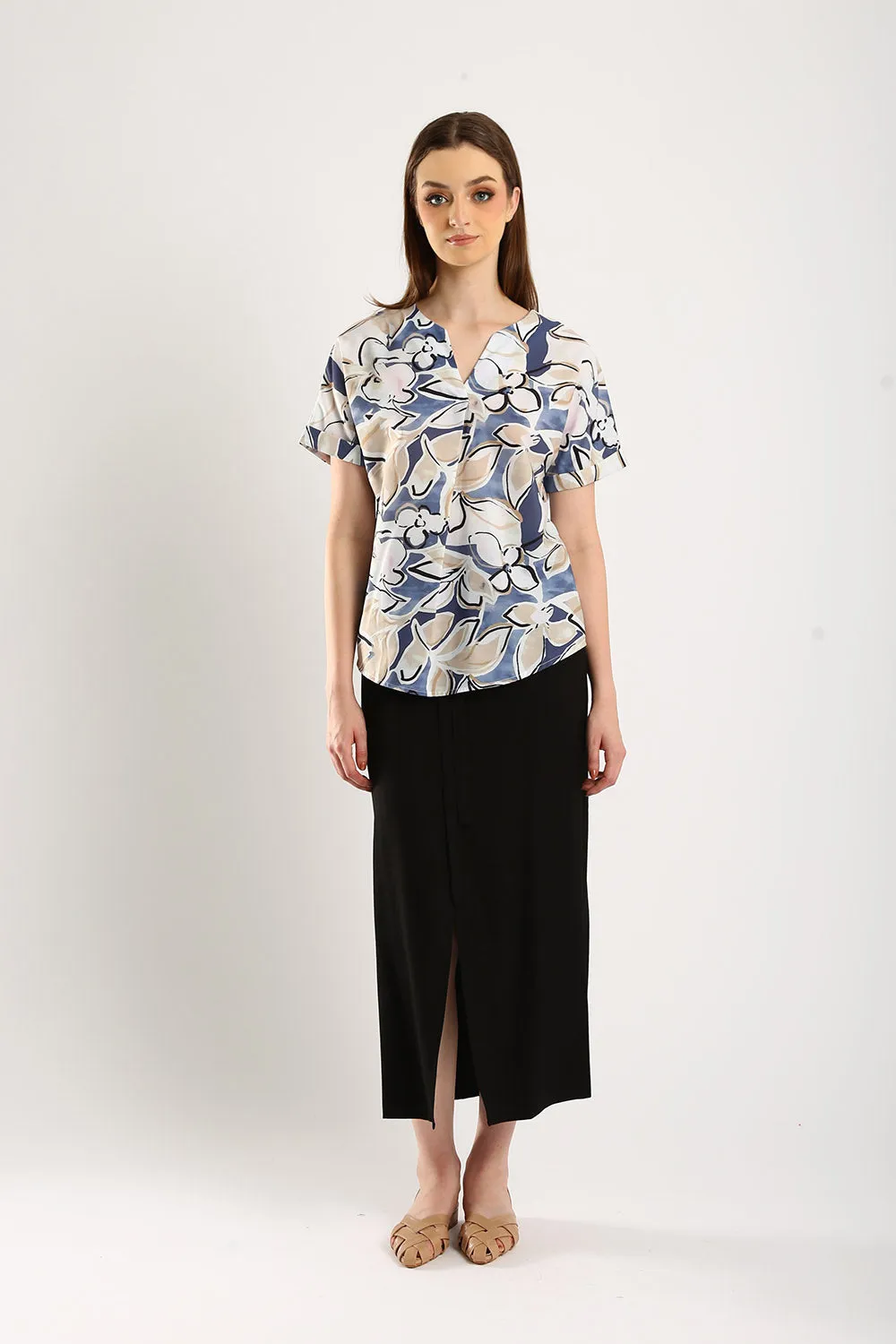 Lucienne Floral Cotton-Linen Blouse in Soft Blue