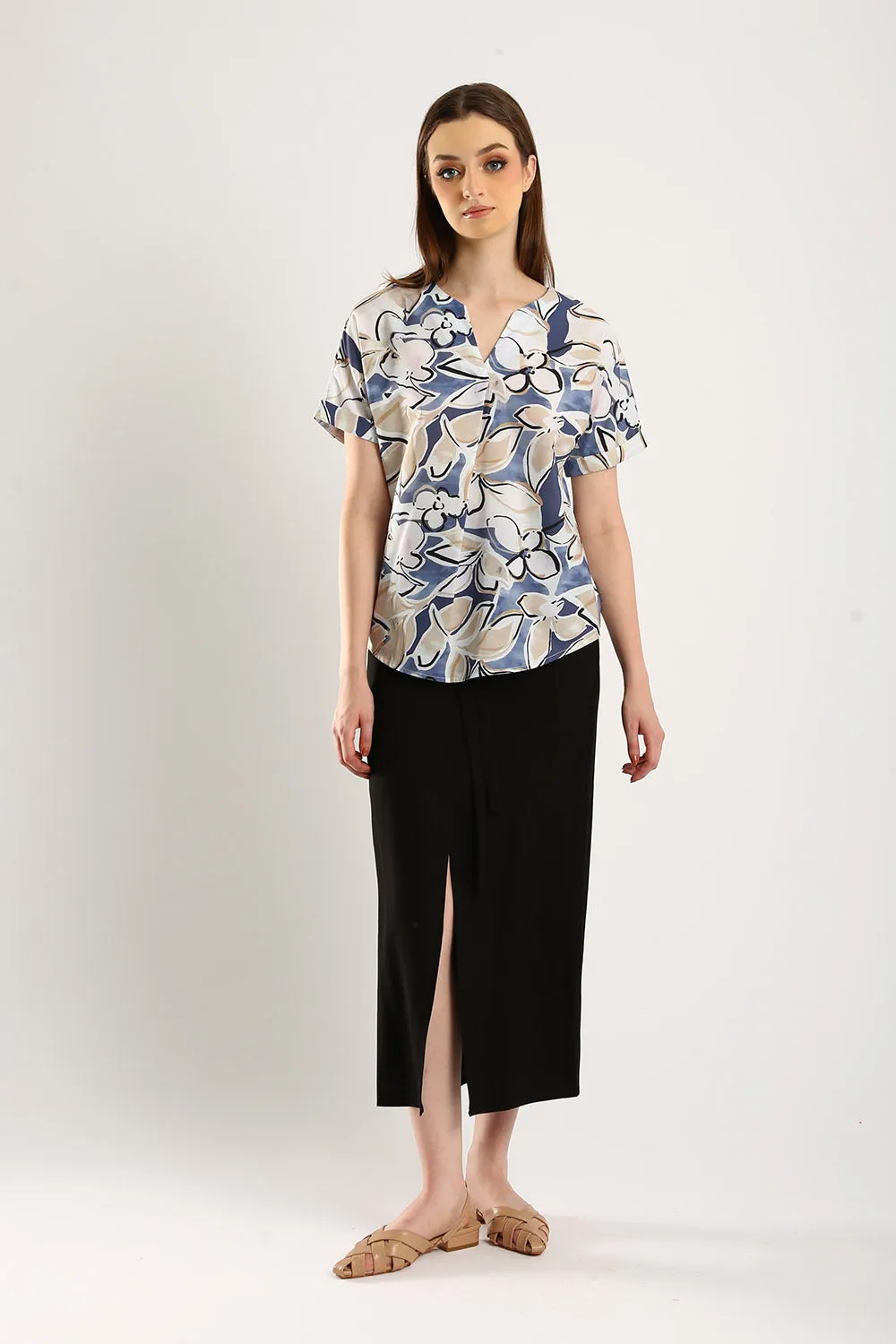 Lucienne Floral Cotton-Linen Blouse in Soft Blue
