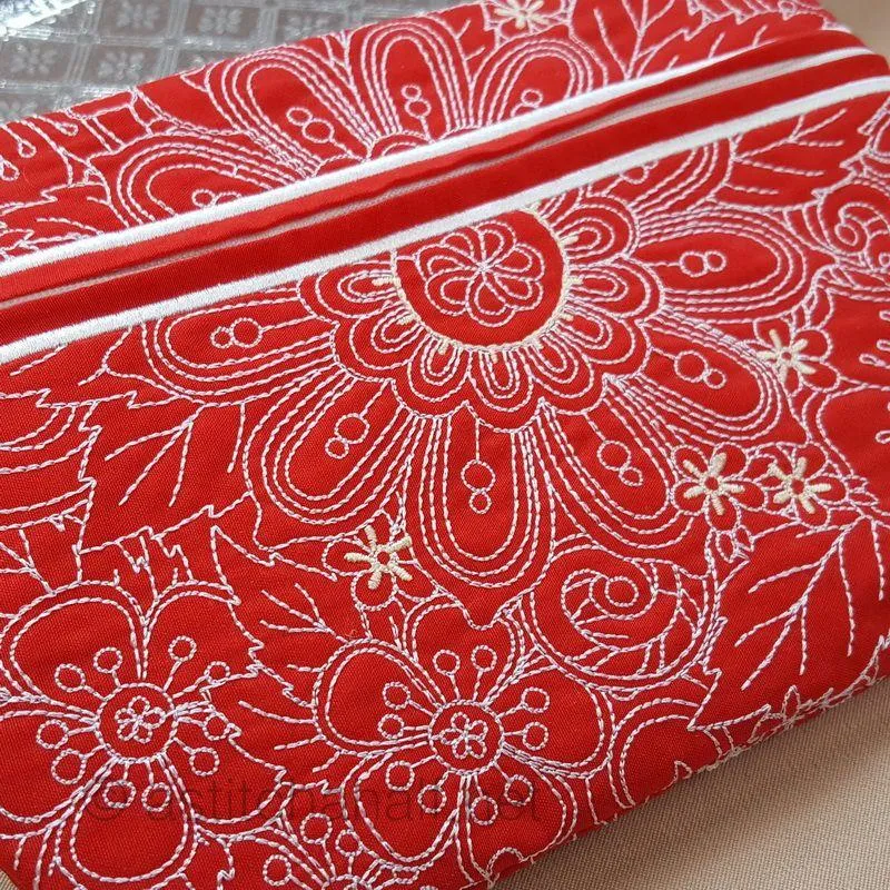 Peekaboo Wrist Clutch Purse