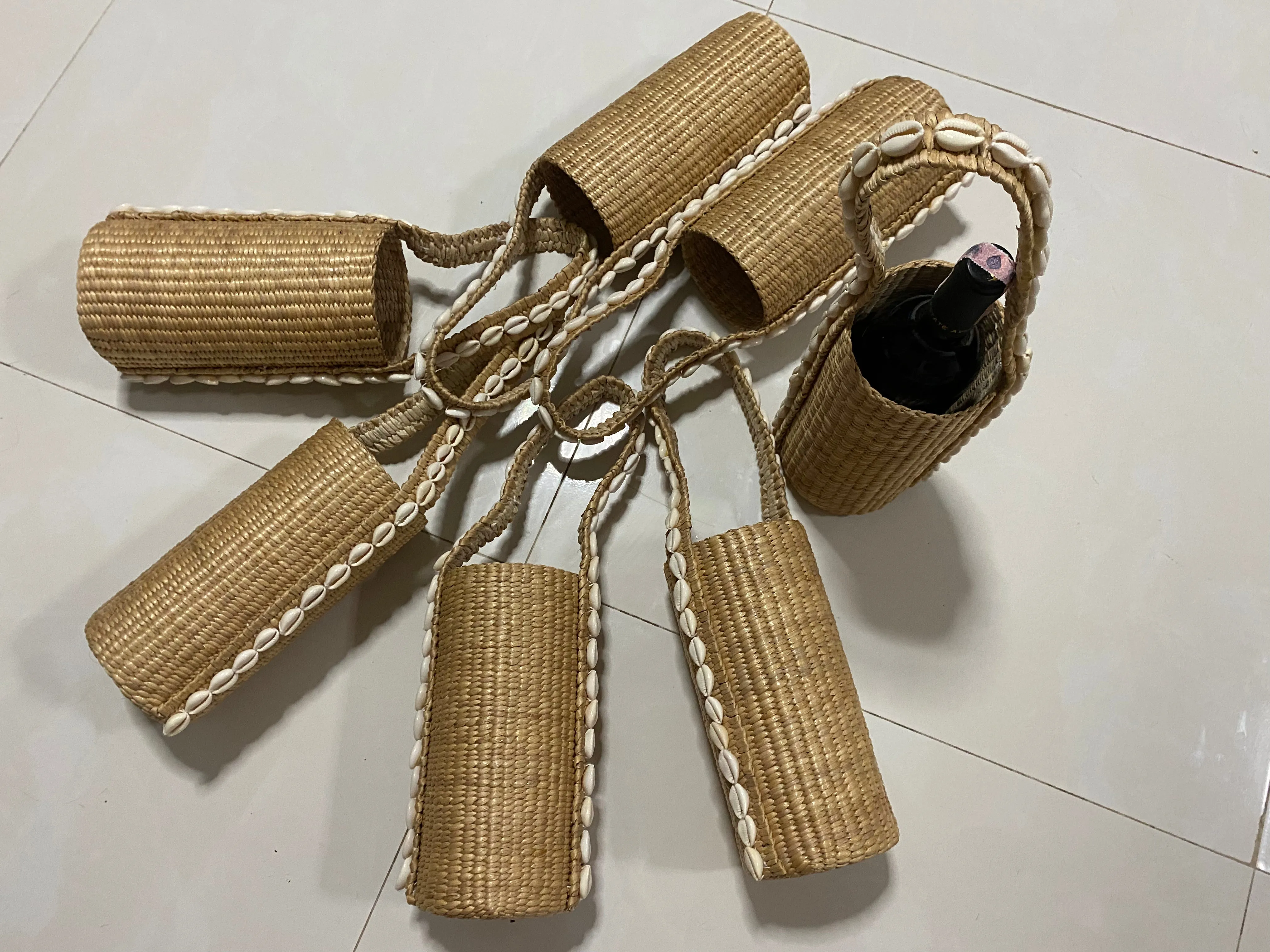 wine bottle holder with shell