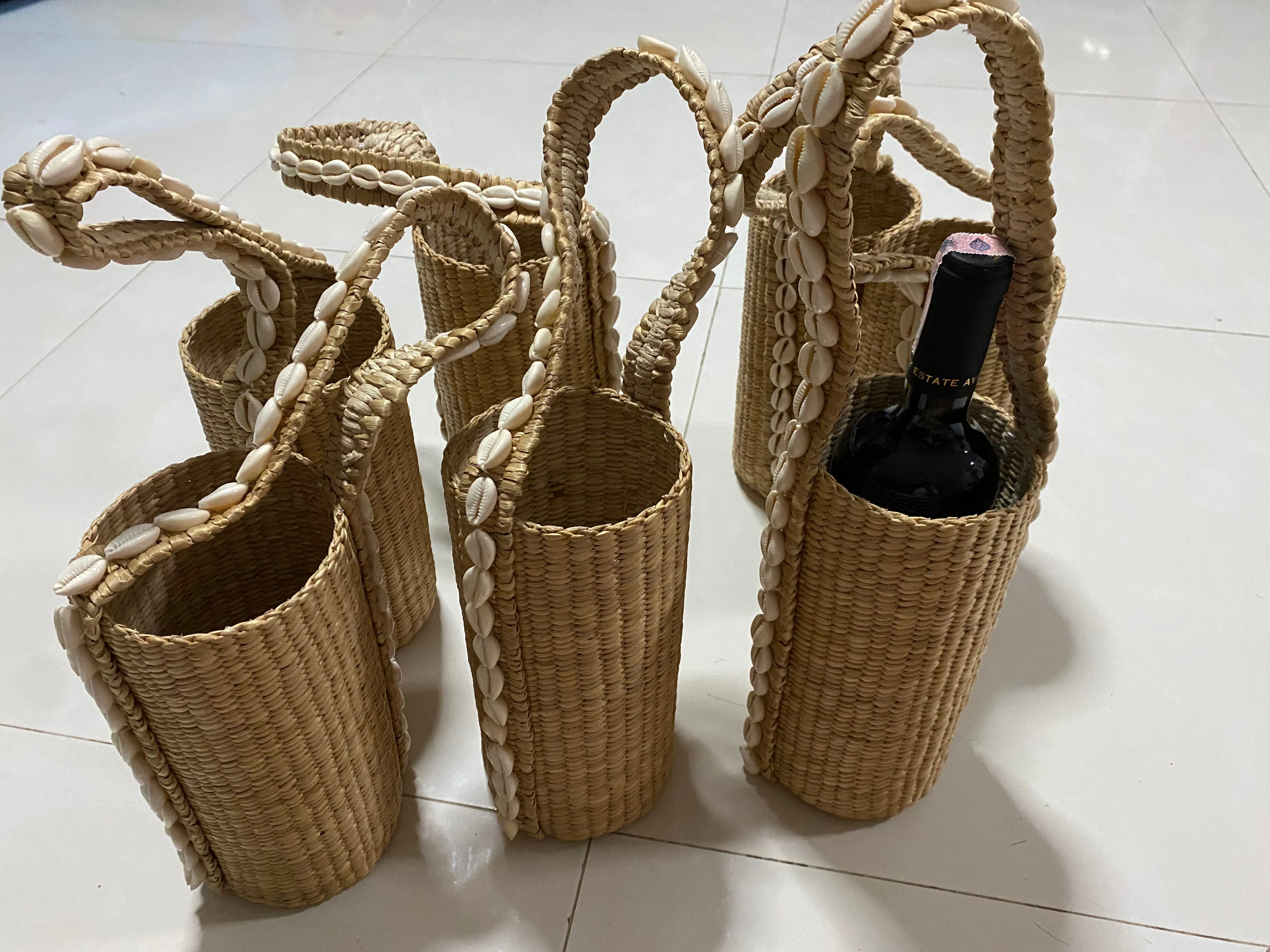 wine bottle holder with shell